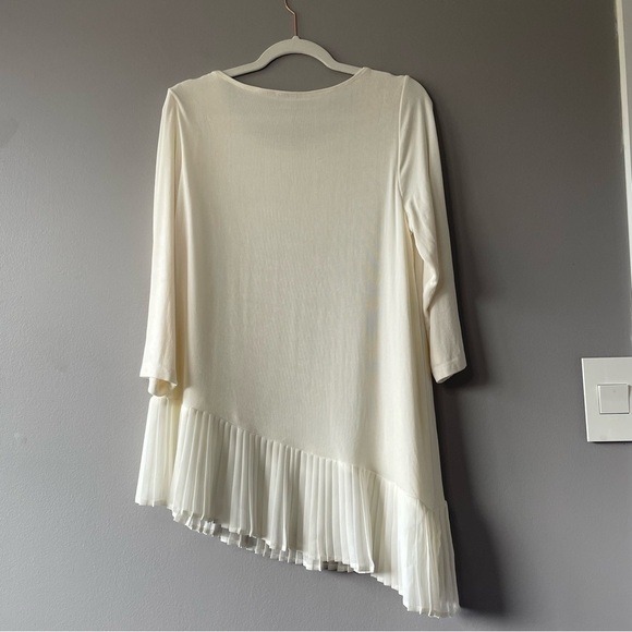 [x2] Chicos Women’s Creme White Short Sleeve Asymmetrical Blouse w/ Fan Trim - Picture 6 of 9